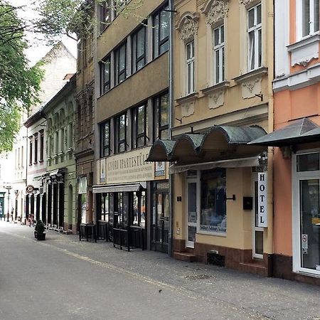 Kucko Panzio Gyor Lägenhet Exteriör bild